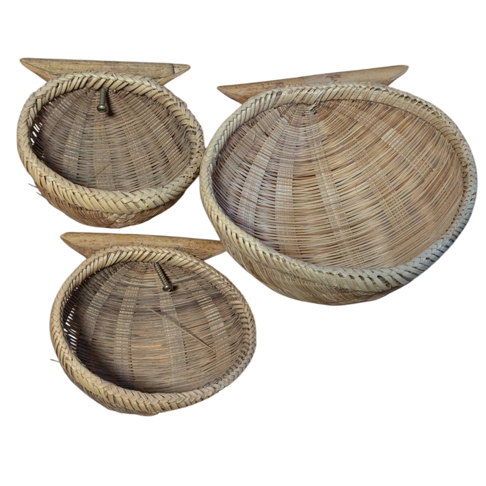 Woven Wicker Straw Baskets Wall Wooden Mount Set of Three Home Decor